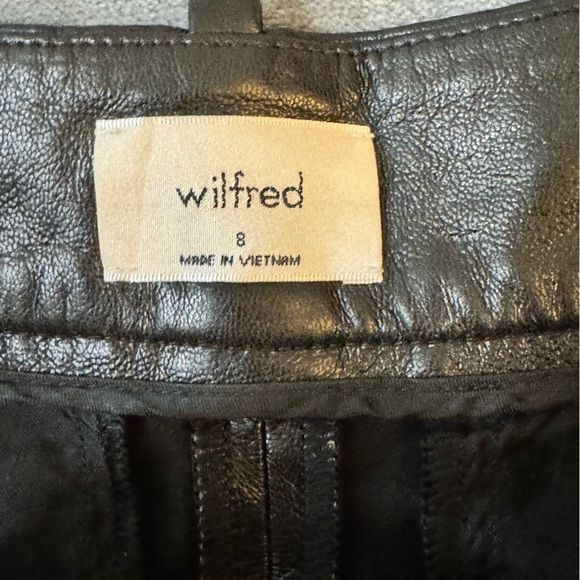 Wilfred Black Faux Leather Pants

#1245 - Picture 6 of 8